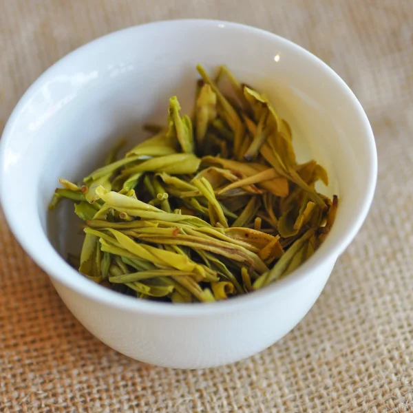 details-1_f017be0e-1987-4996-a836-716d75b5454a_1024x1024@2x 2025 Early Spring HuangJinYa (Golden Buds) Green Tea